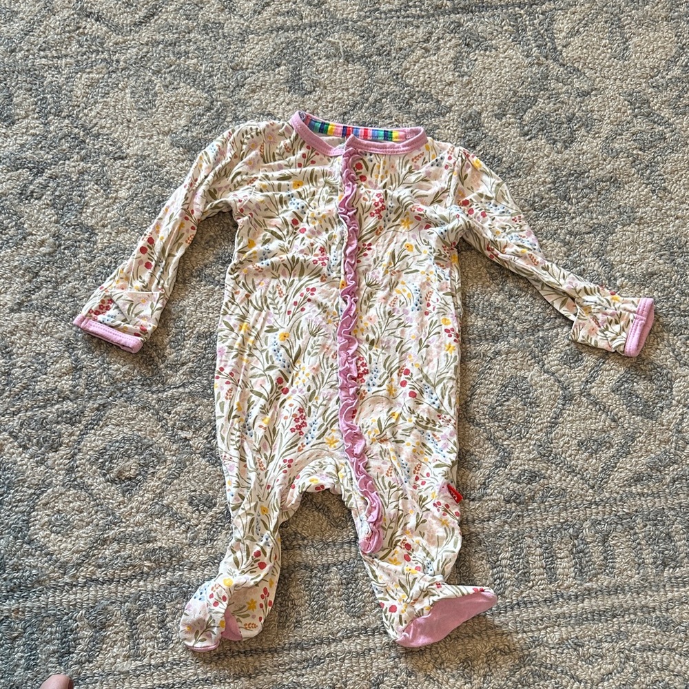 Magnet me floral sleeper size newborn